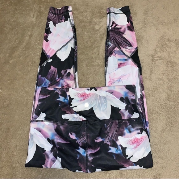 Under Armour Heat Gear and Velocity 7/8 Leggings Size Small Bundle - Picture 7 of 16